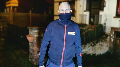 10 dl.jpg?resize=412,232 - Alors qu'il faisait une livraison, un homme a sauvé une vieille dame de l'incendie de sa maison
