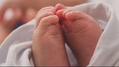un bebe vient monde muni anticorps anti covid sans avoir ete malade e1609946759856.jpg?resize=412,232 - Un bébé de 18 jours touché par le Covid, son père témoigne