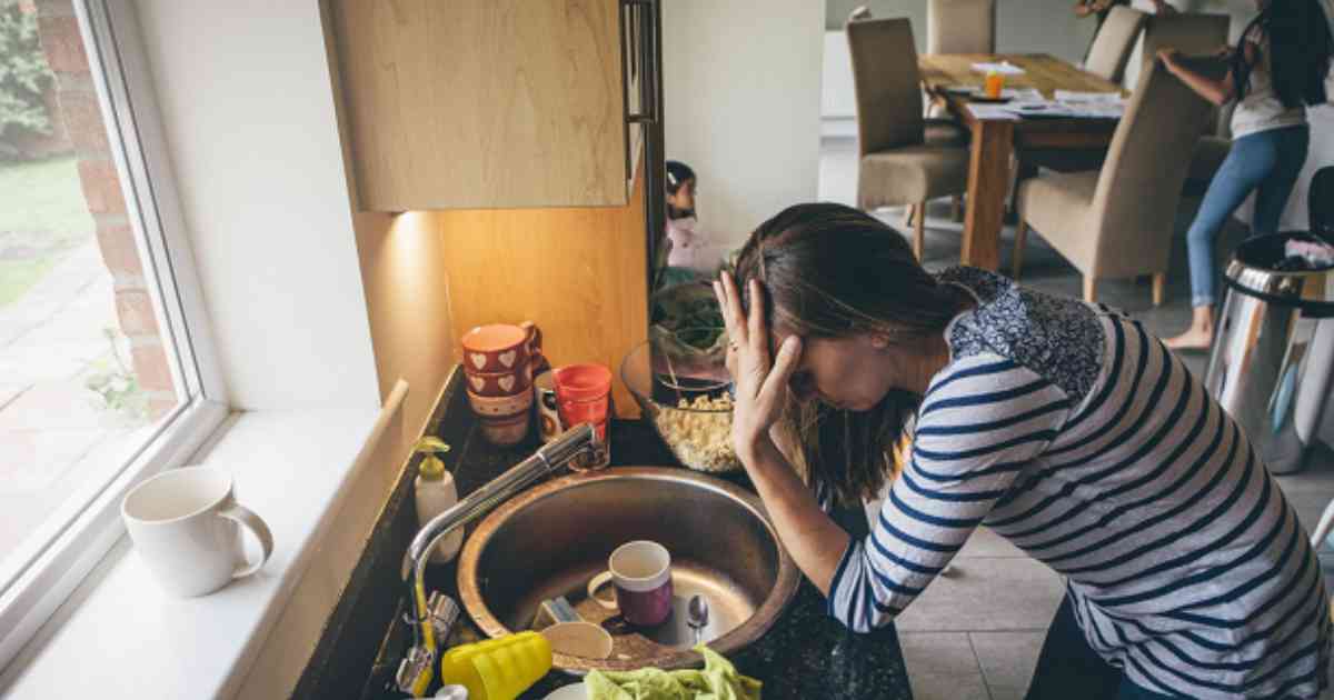 diner.jpg - Mon Mari S'Attend à ce que Je Lui Prépare le Dîner à 2 Heures du Matin - Il me Réveille Même et Me Force à Cuisiner Pour Lui